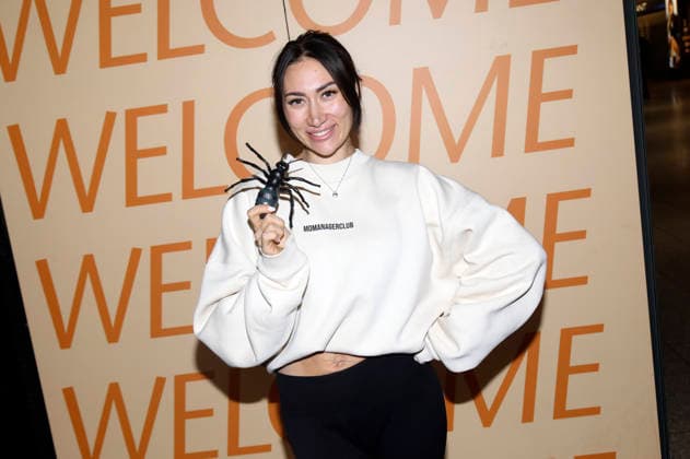 Samira Yavuz bei der Abreise der Dschungelcamp-Kandidaten der RTL Reality-TV-Show Ich bin ein Star - holt mich hier raus nach Australien auf dem Flughafen Frankfurt am Main. Frankfurt, 16.01.2026