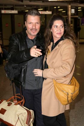 Hardy Krüger jr. mit Ehefrau Alice Krüger bei der Abreise der Dschungelcamp-Kandidaten der RTL Reality-TV-Show Ich bin ein Star - holt mich hier raus nach Australien auf dem Flughafen Frankfurt am Main. Frankfurt, 16.01.2026