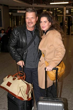 Hardy Krüger jr. mit Ehefrau Alice Krüger bei der Abreise der Dschungelcamp-Kandidaten der RTL Reality-TV-Show Ich bin ein Star - holt mich hier raus nach Australien auf dem Flughafen Frankfurt am Main. Frankfurt, 16.01.2026
