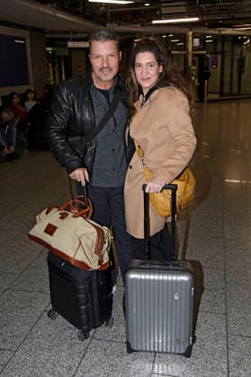 Hardy Krüger jr. mit Ehefrau Alice Krüger bei der Abreise der Dschungelcamp-Kandidaten der RTL Reality-TV-Show Ich bin ein Star - holt mich hier raus nach Australien auf dem Flughafen Frankfurt am Main. Frankfurt, 16.01.2026