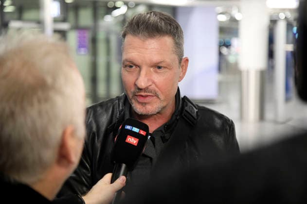 Hardy Krüger jr. bei der Abreise der Dschungelcamp-Kandidaten der RTL Reality-TV-Show Ich bin ein Star - holt mich hier raus nach Australien auf dem Flughafen Frankfurt am Main. Frankfurt, 16.01.2026