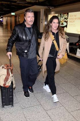 Hardy Krüger jr. mit Ehefrau Alice Krüger bei der Abreise der Dschungelcamp-Kandidaten der RTL Reality-TV-Show Ich bin ein Star - holt mich hier raus nach Australien auf dem Flughafen Frankfurt am Main. Frankfurt, 16.01.2026