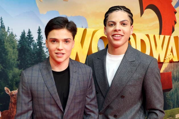 Emile Cherif und Johan von Ehrlich bei der Premiere des Kinofilms Woodwalkers 2 im Mathäser Filmpalast. München, 16.01.2026