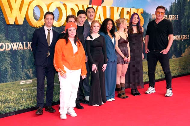 Tom Schilling, Maria Tsiftsi, Emil Bloch, Emile Cherif, Lilli Falk, Johan von Ehrlich, Sophie Lelenta, Lara Amelie Rosa, Olivia Sinclair und Oliver Masucci bei der Premiere des Kinofilms Woodwalkers 2 im Mathäser Filmpalast. München, 16.01.2026