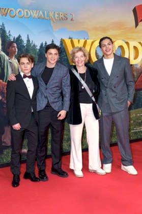 Emil Bloch, Emile Cherif, Gast und Johan von Ehrlich bei der Premiere des Kinofilms Woodwalkers 2 im Mathäser Filmpalast. München, 16.01.2026