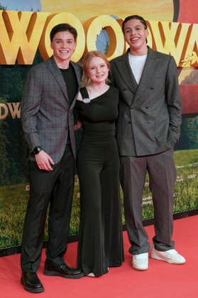 Emile Cherif, Lilli Falk und Johan von Ehrlich bei der Premiere des Kinofilms Woodwalkers 2 im Mathäser Filmpalast. München, 16.01.2026