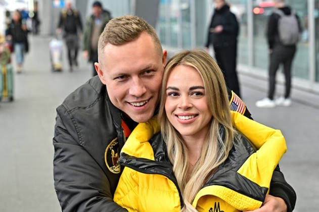RTL - Dschungelcamp 2026. Patrick Romer und Annelie Henze anläßlich der Abreise der Kandidaten der RTL - Sendung Ich bin ein Star - holt mich hier raus zum Dschungel-Camp 2026 in Australien am 17.01.2026 auf dem Flughafen Frankfurt Main. 20260117MWI101043
