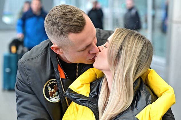 RTL - Dschungelcamp 2026. Patrick Romer und Annelie Henze anläßlich der Abreise der Kandidaten der RTL - Sendung Ich bin ein Star - holt mich hier raus zum Dschungel-Camp 2026 in Australien am 17.01.2026 auf dem Flughafen Frankfurt Main. 20260117MWI101054