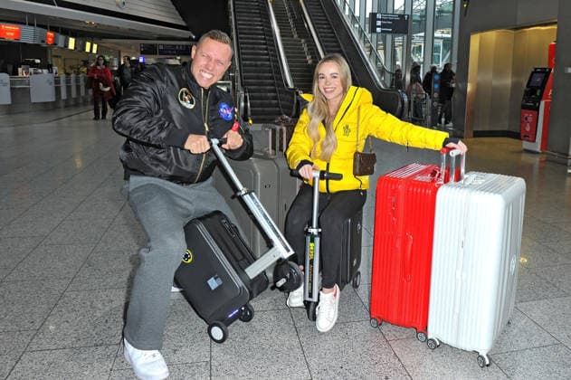 RTL - Dschungelcamp 2026. Patrick Romer und Annelie Henze anläßlich der Abreise der Kandidaten der RTL - Sendung Ich bin ein Star - holt mich hier raus zum Dschungel-Camp 2026 in Australien am 17.01.2026 auf dem Flughafen Frankfurt Main. 20260117MWI101357