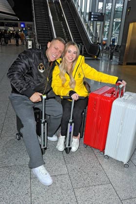 RTL - Dschungelcamp 2026. Patrick Romer und Annelie Henze anläßlich der Abreise der Kandidaten der RTL - Sendung Ich bin ein Star - holt mich hier raus zum Dschungel-Camp 2026 in Australien am 17.01.2026 auf dem Flughafen Frankfurt Main. 20260117MWI101378