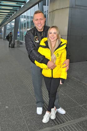 RTL - Dschungelcamp 2026. Patrick Romer und Annelie Henze anläßlich der Abreise der Kandidaten der RTL - Sendung Ich bin ein Star - holt mich hier raus zum Dschungel-Camp 2026 in Australien am 17.01.2026 auf dem Flughafen Frankfurt Main. 20260117MWI101399