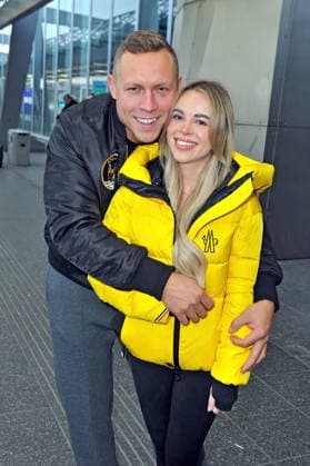 RTL - Dschungelcamp 2026. Patrick Romer und Annelie Henze anläßlich der Abreise der Kandidaten der RTL - Sendung Ich bin ein Star - holt mich hier raus zum Dschungel-Camp 2026 in Australien am 17.01.2026 auf dem Flughafen Frankfurt Main. 20260117MWI101402