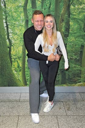 RTL - Dschungelcamp 2026. Patrick Romer und Annelie Henze anläßlich der Abreise der Kandidaten der RTL - Sendung Ich bin ein Star - holt mich hier raus zum Dschungel-Camp 2026 in Australien am 17.01.2026 auf dem Flughafen Frankfurt Main. 20260117MWI101475