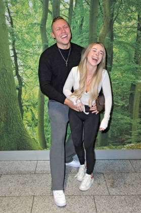 RTL - Dschungelcamp 2026. Patrick Romer und Annelie Henze anläßlich der Abreise der Kandidaten der RTL - Sendung Ich bin ein Star - holt mich hier raus zum Dschungel-Camp 2026 in Australien am 17.01.2026 auf dem Flughafen Frankfurt Main. 20260117MWI101477