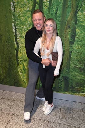 Patrick Romer mit Freundin Annelie Henze - Abflug der Kandidaten der RTL TV-Show ICH BIN EIN STAR, HOLT MICH HIER RAUS am Frankfurter Flughafen in Frankfurt am Main am 17.01.2026