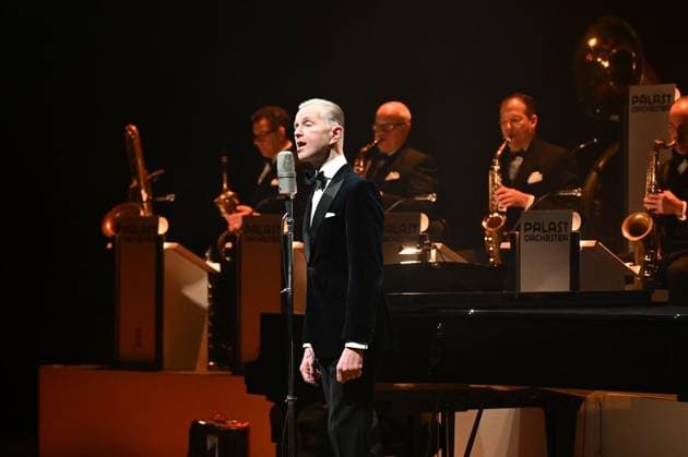 Max Raabe und das Palast Orchester bitten zum Hummel streicheln in die Philharmonie Essen ** NUR FÜR REDAKTIONELLE ZWECKE ** EDITORIAL USE ONLY **<p>Max Raabe und das Palast Orchester treten am Freitag, 16. Januar 2026 in der Philharmonie Essen auf. Deutschland NRW Essen Copyright: VladimirxWegener