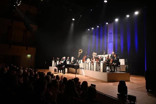 Max Raabe und das Palast Orchester bitten zum Hummel streicheln in die Philharmonie Essen ** NUR FÜR REDAKTIONELLE ZWECKE ** EDITORIAL USE ONLY **<p>Max Raabe und das Palast Orchester treten am Freitag, 16. Januar 2026 in der Philharmonie Essen auf. Deutschland NRW Essen Copyright: VladimirxWegener