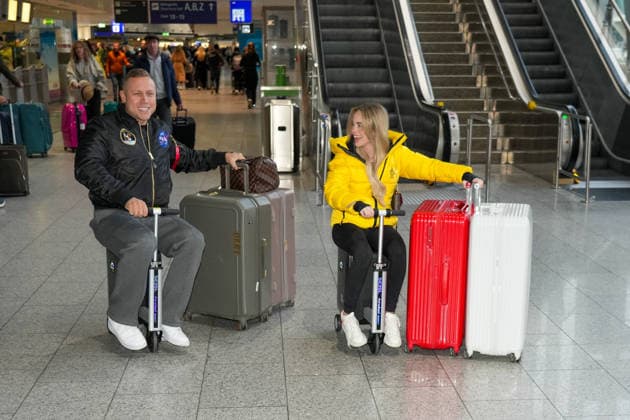 RTL Dschungelcamp - Frankfurt 2026. Patrick Romer und Freundin Annelie Henz bei der Abreise zur RTL-Sendung Ich bin ein Star Holt mich hier raus. Dschungelcamp 2026 am Flughafen Frankfurt. Frankfurt Flughafen Hessen