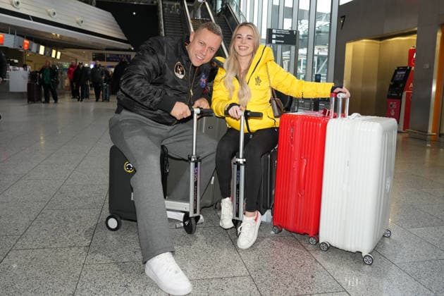 RTL Dschungelcamp - Frankfurt 2026. Patrick Romer und Freundin Annelie Henz bei der Abreise zur RTL-Sendung Ich bin ein Star Holt mich hier raus. Dschungelcamp 2026 am Flughafen Frankfurt. Frankfurt Flughafen Hessen