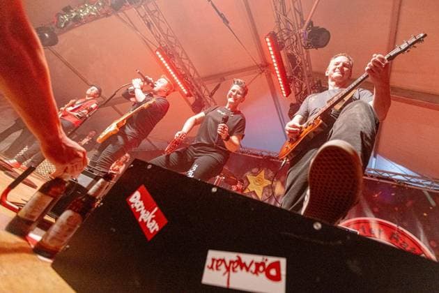 Emmerich: Karnevalssitzung Elferrat Praest ** NUR FÜR REDAKTIONELLE ZWECKE ** EDITORIAL USE ONLY **<p>Auftritt der Band Dörmakar bei der Karnevalssitzung des Elferrats Praest am Freitag, 16. Januar 2026 im Festzelt in Emmerich-Praest. Emmerich Copyright: KarlxBanski