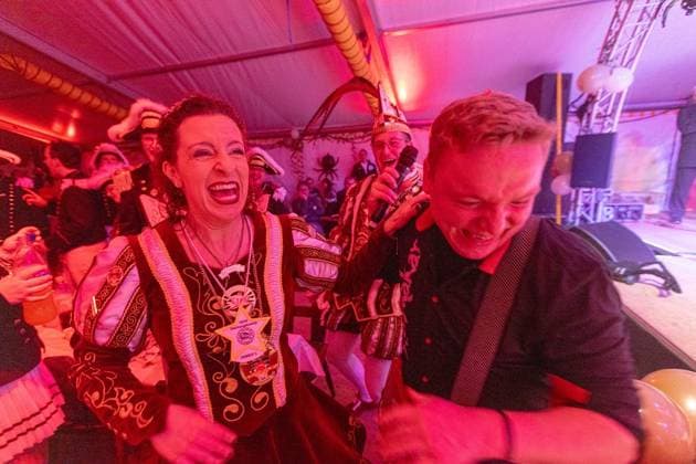 Emmerich: Karnevalssitzung Elferrat Praest ** NUR FÜR REDAKTIONELLE ZWECKE ** EDITORIAL USE ONLY **<p>Auftritt der Band Dörmakar bei der Karnevalssitzung des Elferrats Praest am Freitag, 16. Januar 2026 im Festzelt in Emmerich-Praest. Emmerich Copyright: KarlxBanski