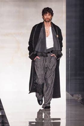 News - Dolce & Gabbana - Runway - Milan Fashion Week - Menswear Fall Winter 2026-2027 A model walks the runway during the Dolce &amp; Gabbana Fall Winter 2026 2027 menswear show at Milan Men s Fashion Week, on January 17, 2026, in Milan, Italy. Photo by Cinzia Camela. Milan Metropol Italy Copyright: xCinziaxCamelax xLiveMediax LPN_2241850