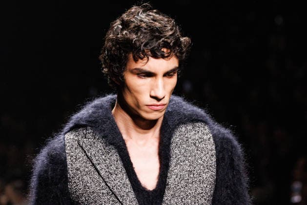 News - Dolce & Gabbana - Runway - Milan Fashion Week - Menswear Fall Winter 2026-2027 A model walks the runway during the Dolce &amp; Gabbana Fall Winter 2026 2027 menswear show at Milan Men s Fashion Week, on January 17, 2026, in Milan, Italy. Photo by Cinzia Camela. Milan Metropol Italy Copyright: xCinziaxCamelax xLiveMediax LPN_2241894