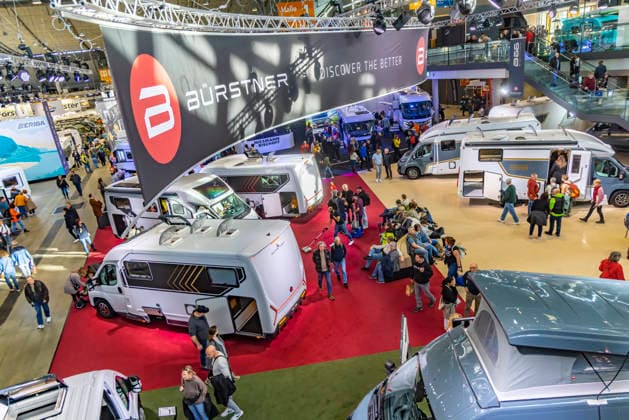 Messe Caravan Motor Touristik in Stuttgart eröffnet. Nach Angaben des Messeveranstalters ist die CMT weltweit die größte Publikumsmesse für Tourismus und Freizeit. Mit rund 1660 Ausstellern ist die CMT ausgebucht. Rund 100 Ländern präsentieren Reiseziele. Als erste Reisemesse im Jahr hat die Messe eine wichtige Pilotfunktion vor allem für die Carvaning-Branche. 17.01.2026, Stuttgart, Baden-Württemberg, Deutschland *** Caravan Motor Touristik trade fair opens in Stuttgart According to the trade fair organizer, CMT is the worlds largest public trade fair for tourism and leisure With around 1660 exhibitors, CMT is fully booked Around 100 countries present travel destinations As the first travel fair of the year, the trade fai