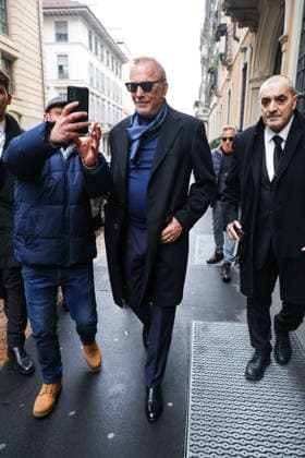 Milan, Celebrity Sightings During Milan Fashion Week Menswear Fall Winter 2026 2027 - Men s Fashion, Fall Winter 2026 2027. Pictured: Kevin Costner (Actor) walking down the street on his way to the Brioni presentation.  Copyright: xAlessandroxBremecx xipa-agency.netx xx IPA_Agency_IPA70204395