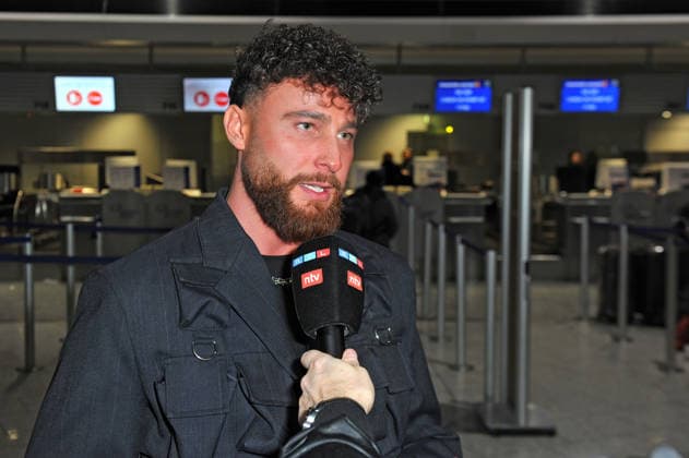 RTL - Dschungelcamp 2026. Umut Tekin anläßlich der Abreise der Kandidaten der RTL - Sendung Ich bin ein Star - holt mich hier raus zum Dschungel-Camp 2026 in Australien am 17.01.2026 auf dem Flughafen Frankfurt Main. 20260117MWI101600