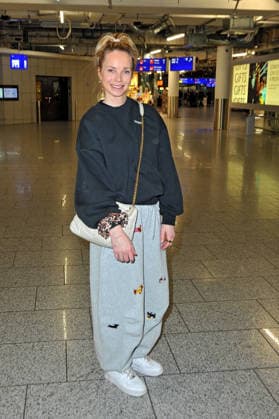 RTL - Dschungelcamp 2026. Katharina ( Katharina Wedemann ) Dürr anläßlich der Abreise der Kandidaten der RTL - Sendung Ich bin ein Star - holt mich hier raus zum Dschungel-Camp 2026 in Australien am 17.01.2026 auf dem Flughafen Frankfurt Main. 20260117MWI101571