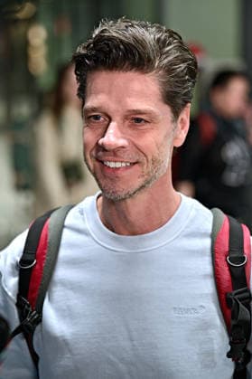 RTL - Dschungelcamp 2026. Stephen Dürr anläßlich der Abreise der Kandidaten der RTL - Sendung Ich bin ein Star - holt mich hier raus zum Dschungel-Camp 2026 in Australien am 17.01.2026 auf dem Flughafen Frankfurt Main. 20260117MWI101712