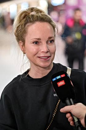 RTL - Dschungelcamp 2026. Katharina ( Katharina Wedemann ) Dürr anläßlich der Abreise der Kandidaten der RTL - Sendung Ich bin ein Star - holt mich hier raus zum Dschungel-Camp 2026 in Australien am 17.01.2026 auf dem Flughafen Frankfurt Main. 20260117MWI101919