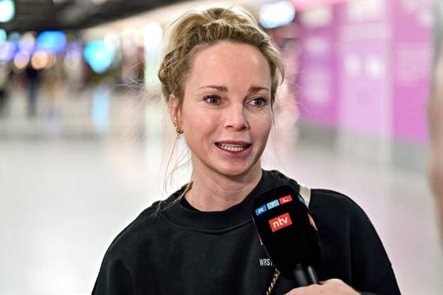 RTL - Dschungelcamp 2026. Katharina ( Katharina Wedemann ) Dürr anläßlich der Abreise der Kandidaten der RTL - Sendung Ich bin ein Star - holt mich hier raus zum Dschungel-Camp 2026 in Australien am 17.01.2026 auf dem Flughafen Frankfurt Main. 20260117MWI101930