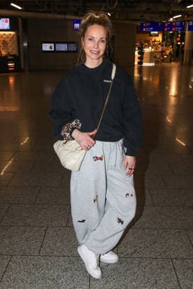 Abflug der Kandidaten der RTL-TV-Show ICH BIN EIN STAR HOLT MICH HIER RAUS Frankfurt Main, 17.01.2026 Katharina Wedemann , Ehefrau von Steffen Dürr, beim Abflug nach Australien ins RTL Dschungelcamp 2026 am Frankfurter Flughafen Hessen Deutschland Copyright: xMatthiasxGränzdörferx