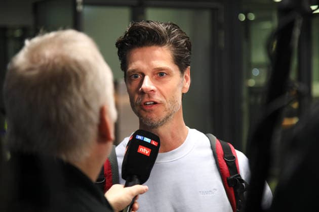 Abflug der Kandidaten der RTL-TV-Show ICH BIN EIN STAR HOLT MICH HIER RAUS Frankfurt Main, 17.01.2026 Steffen Dürr beim Abflug nach Australien ins RTL Dschungelcamp 2026 am Frankfurter Flughafen Hessen Deutschland Copyright: xMatthiasxGränzdörferx