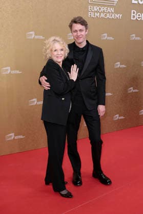 Liv Ullmann mit Sohn Halfdan Ullmann Tondel bei der Verleihung des 38. Europäischen Filmpreises 2026 im Haus der Kulturen der Welt. Berlin, 17.01.2026