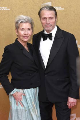 Hanne Jacobsen mit Ehemann Mads Mikkelsen bei der Verleihung des 38. Europäischen Filmpreises 2026 im Haus der Kulturen der Welt. Berlin, 17.01.2026