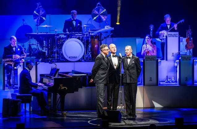 Max Raabe und das Palast Orchester in Duisburg ** NUR FÜR REDAKTIONELLE ZWECKE ** EDITORIAL USE ONLY **<p>Der Sänger Max Raabe (m) tritt am Samstagabend, 17.01.2026, mit seinem Palast Orchester im Theater am Marientor in Duisburg auf. Deutschland NRW Duisburg Copyright: MartinxMöller