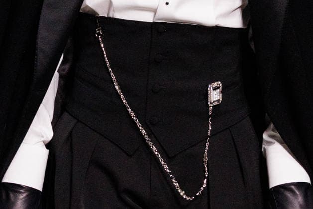News - Dolce & Gabbana - Runway - Milan Fashion Week - Menswear Fall Winter 2026-2027 A model (detail) walks the runway during the Dolce &amp; Gabbana Fall Winter 2026 2027 menswear show at Milan Men s Fashion Week, on January 17, 2026, in Milan, Italy. Photo by Cinzia Camela. Milan Metropol Italy Copyright: xCinziaxCamelax xLiveMediax LPN_2243790
