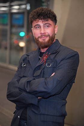 Umut Tekin - Abflug der Kandidaten der RTL TV-Show ICH BIN EIN STAR, HOLT MICH HIER RAUS am Frankfurter Flughafen in Frankfurt am Main am 17.01.2026