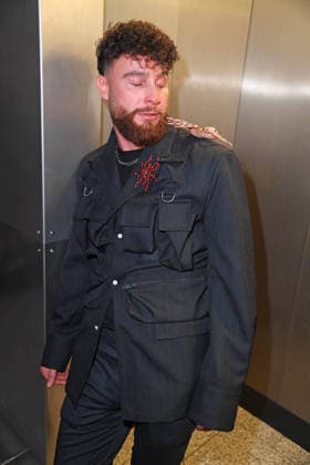 Umut Tekin - Abflug der Kandidaten der RTL TV-Show ICH BIN EIN STAR, HOLT MICH HIER RAUS am Frankfurter Flughafen in Frankfurt am Main am 17.01.2026
