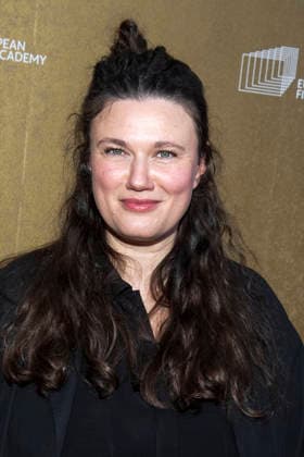 abb: Mascha Schilinski zu Gast auf dem roten Teppich bei der Gala zur Verleihung der European Film Awards 2026 - Europaeischer Filmpreis 2026 im Haus der Kulturen der Welt am 17.01.2026 in Berlin Berlin Deutschland