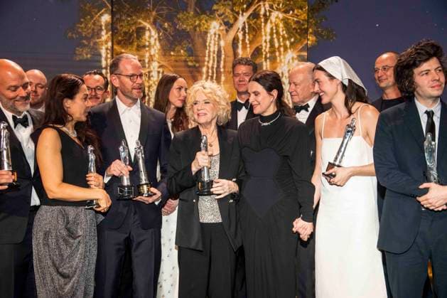 abb: Eskil Vogt, Jonas Dornbach, Joachim Trier, Liv Ullmann, Juliette Binoche, Stellan Skarsgard, Renate Reinsve, Alexander Nanau und Ugo Bienvenu Gewinnerin Preistraegerin mit Filmpreis zu Gast auf dem roten Teppich bei der Gala zur Verleihung der European Film Awards 2026 - Europaeischer Filmpreis 2026 im Haus der Kulturen der Welt am 17.01.2026 in Berlin Berlin Deutschland