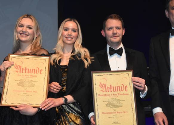 Newcomer des Jahres Ena Operta und Nira Operta, BYENA Beauty Unternehmer des Jahres Daniel Metzler und Josef Fleischmann, -Abwesend -Isar Aerospace Muenchen 17.01.2026 Paulaner am Nockherberg Muenchner Gschichten CSU Schwarzweiss Ball Foto Muenchen