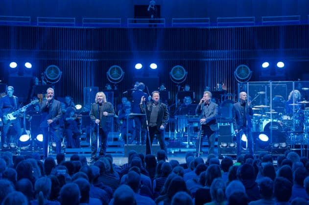 Mathias Dietrich, Jens Sembdner, Sebastian Krumbiegel, Tobias Künzel, Henri Schmidt, Wolfgang Lenk und Ali Zieme von Die Prinzen live bei einem Konzert der Symphonica -Tour zum 35 jährigen Bandjubläum mit dem Orchester der Thüringen Philharmonie Gotha-Eisenach im Kuppelsaal. Hannover, 17.01.2026