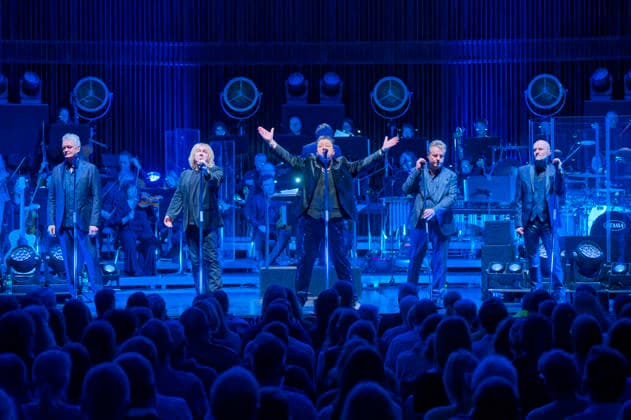 Jens Sembdner, Sebastian Krumbiegel, Tobias Künzel, Henri Schmidt und Wolfgang Lenk von Die Prinzen live bei einem Konzert der Symphonica -Tour zum 35 jährigen Bandjubläum mit dem Orchester der Thüringen Philharmonie Gotha-Eisenach im Kuppelsaal. Hannover, 17.01.2026