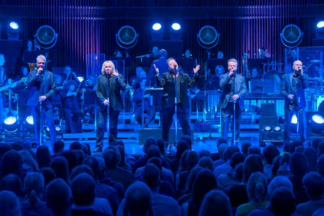 Jens Sembdner, Sebastian Krumbiegel, Tobias Künzel, Henri Schmidt und Wolfgang Lenk von Die Prinzen live bei einem Konzert der Symphonica -Tour zum 35 jährigen Bandjubläum mit dem Orchester der Thüringen Philharmonie Gotha-Eisenach im Kuppelsaal. Hannover, 17.01.2026
