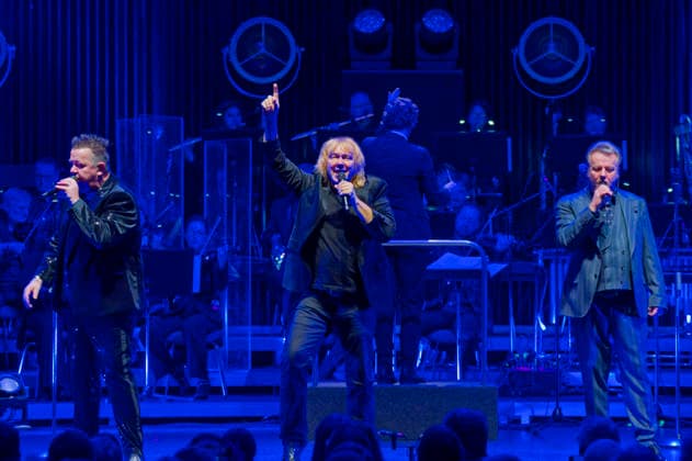 Sebastian Krumbiegel, Tobias Künzel und Henri Schmidt von Die Prinzen live bei einem Konzert der Symphonica -Tour zum 35 jährigen Bandjubläum mit dem Orchester der Thüringen Philharmonie Gotha-Eisenach im Kuppelsaal. Hannover, 17.01.2026