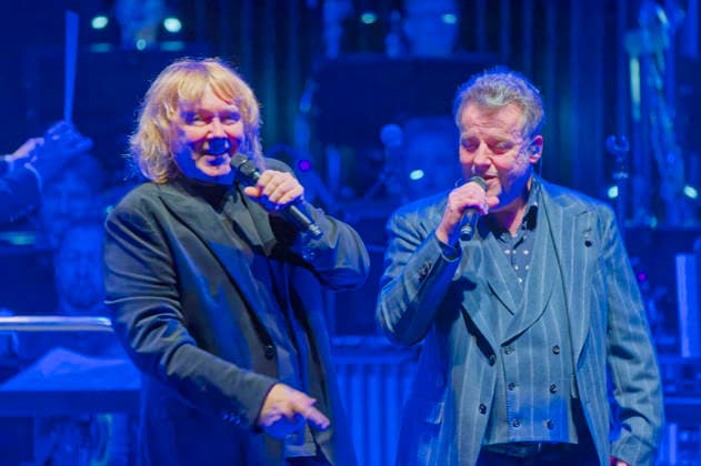 Tobias Künzel und Henri Schmidt von Die Prinzen live bei einem Konzert der Symphonica -Tour zum 35 jährigen Bandjubläum mit dem Orchester der Thüringen Philharmonie Gotha-Eisenach im Kuppelsaal. Hannover, 17.01.2026
